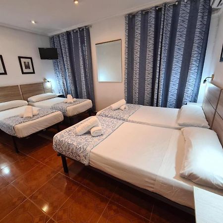 Hostal Santa Barbara Madrid Bagian luar foto