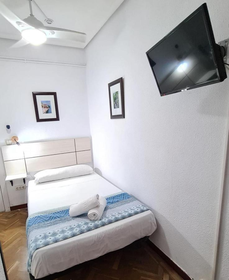 Hostal Santa Barbara Madrid Bagian luar foto