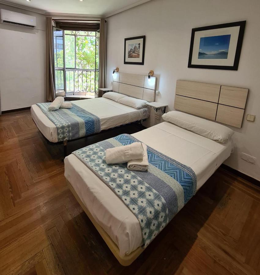 Hostal Santa Barbara Madrid Bagian luar foto