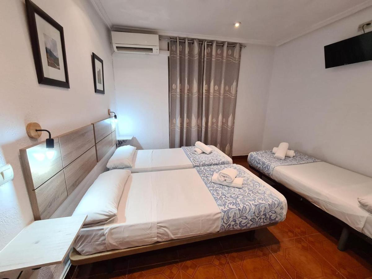 Hostal Santa Barbara Madrid Bagian luar foto
