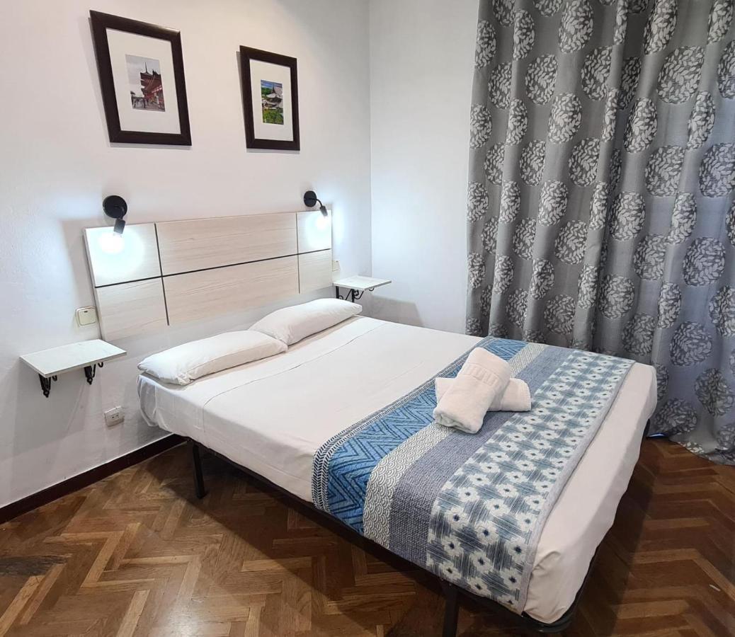 Hostal Santa Barbara Madrid Bagian luar foto
