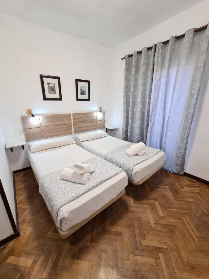 Hostal Santa Barbara Madrid Bagian luar foto