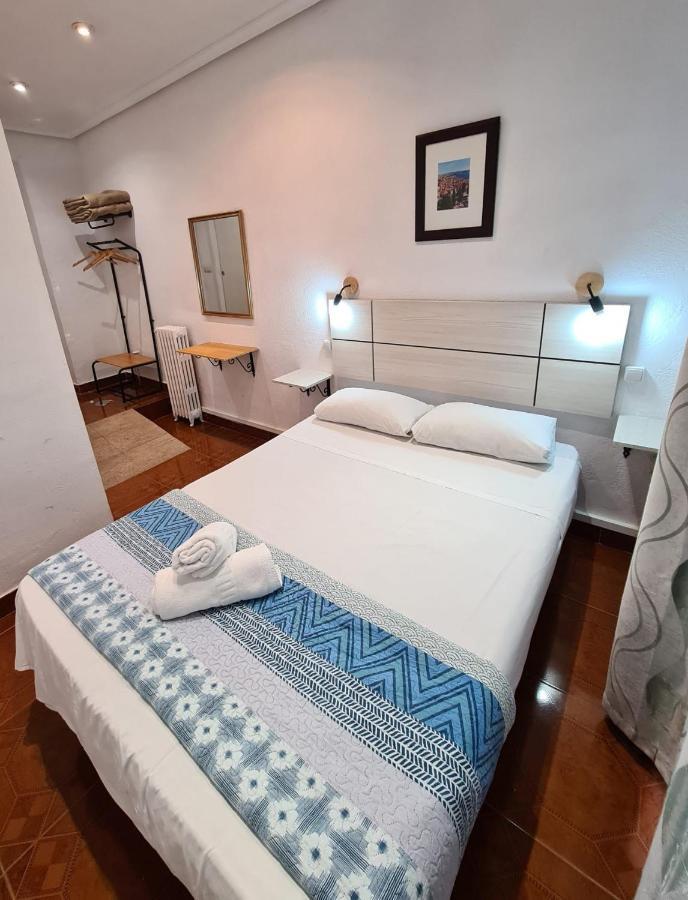 Hostal Santa Barbara Madrid Bagian luar foto