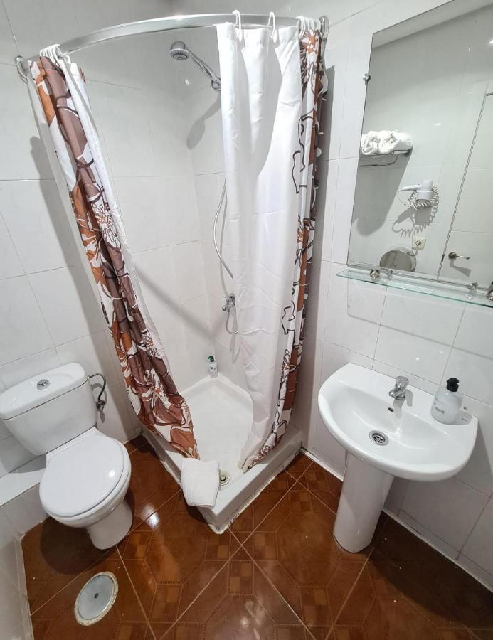 Hostal Santa Barbara Madrid Bagian luar foto