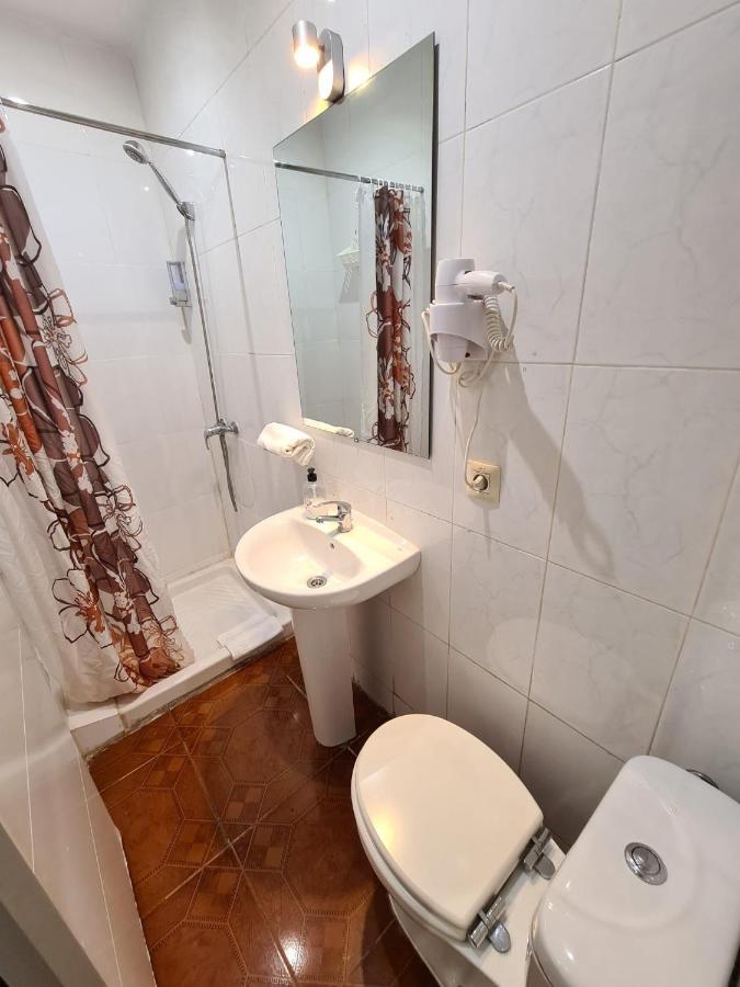 Hostal Santa Barbara Madrid Bagian luar foto
