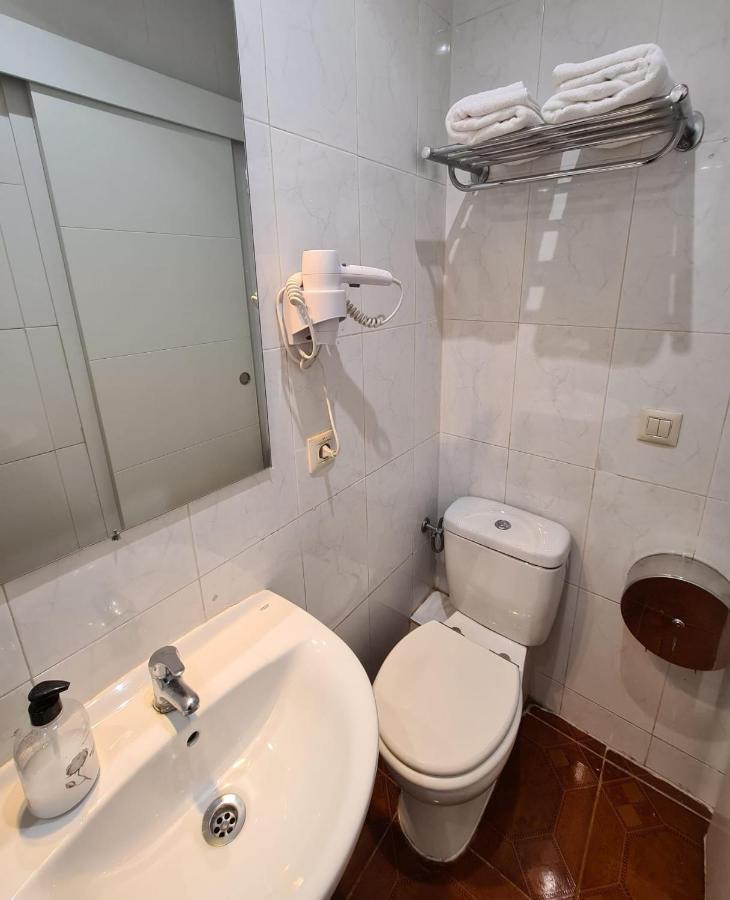 Hostal Santa Barbara Madrid Bagian luar foto