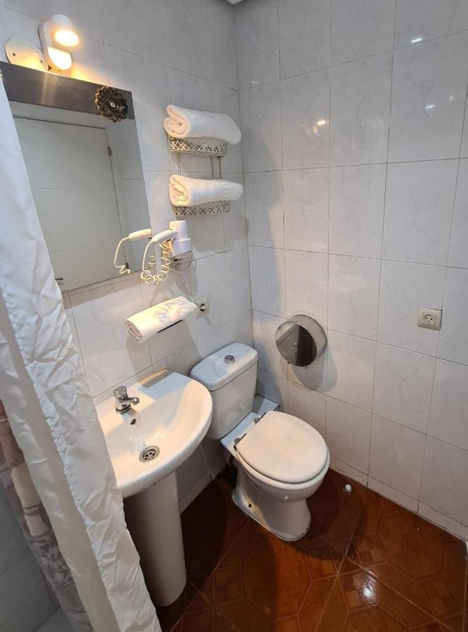 Hostal Santa Barbara Madrid Bagian luar foto