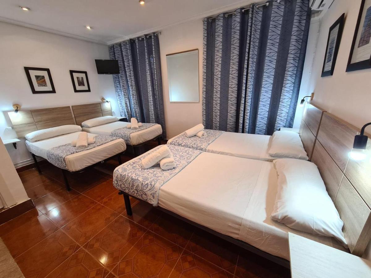 Hostal Santa Barbara Madrid Bagian luar foto