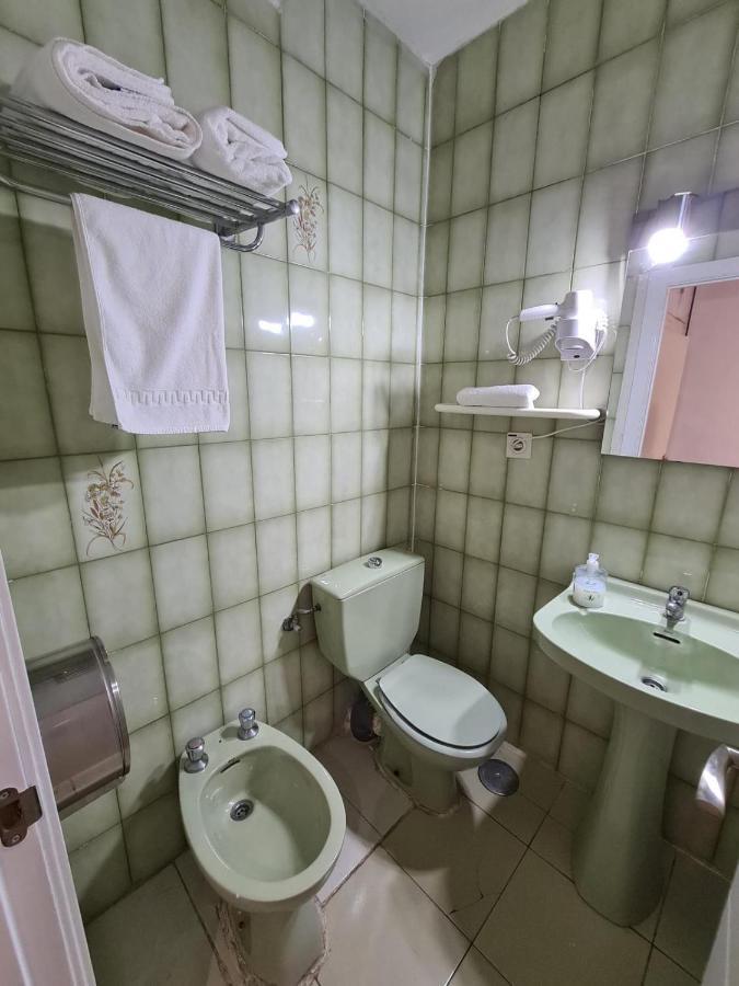 Hostal Santa Barbara Madrid Bagian luar foto