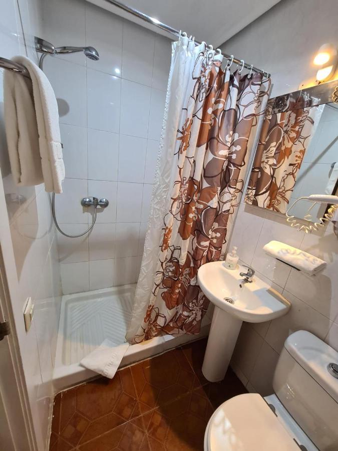 Hostal Santa Barbara Madrid Bagian luar foto